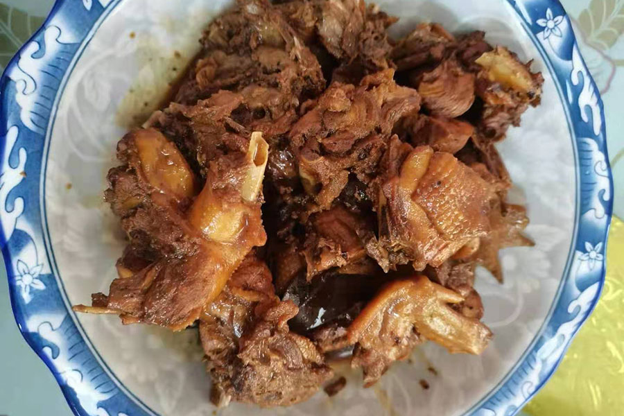 坚持以上率下示范带动